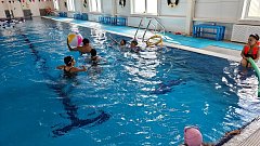 Летний день в пришкольном лагере: квест и бассейн
