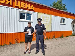 В Новых Бурасах полицейские проводят беседы с гражданами по профилактике мошенничества