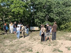 На экотропе в селе Лох установили мозаичную лавочку 