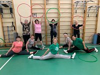 Сесть на шпагат в 60+? Для наших старших – проще простого