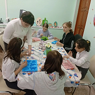 В Новобурасском центре социального обслуживания населения продолжается реализация проекта "Семейная мастерская"