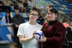 В рамках Всероссийской акции "Ёлка желаний"  состоялась встреча юного жителя Новобурасского района с волейбольной командой "Протон" и её тренером